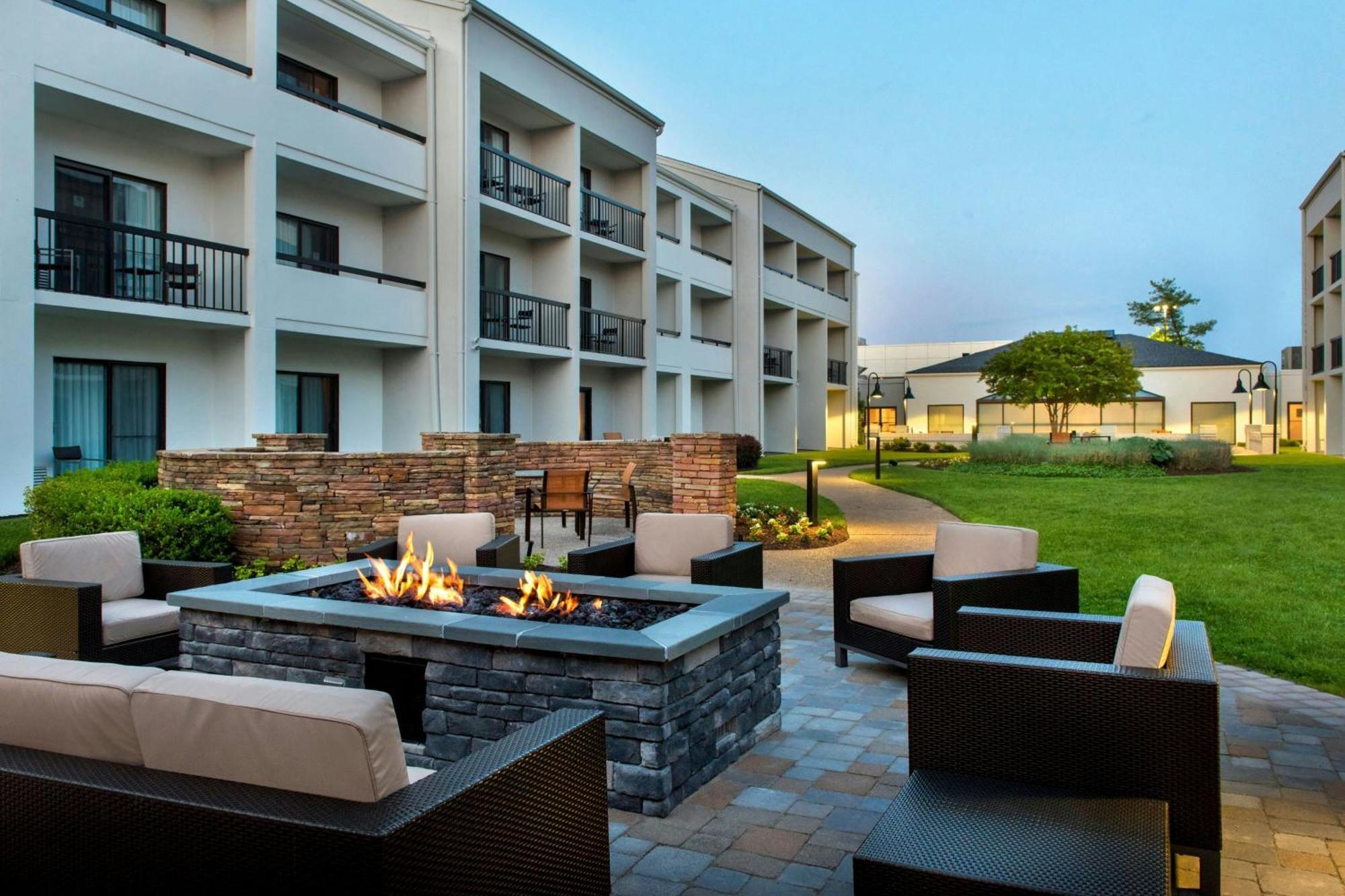 Courtyard By Marriott Silver Spring North/White Oak Exterior foto