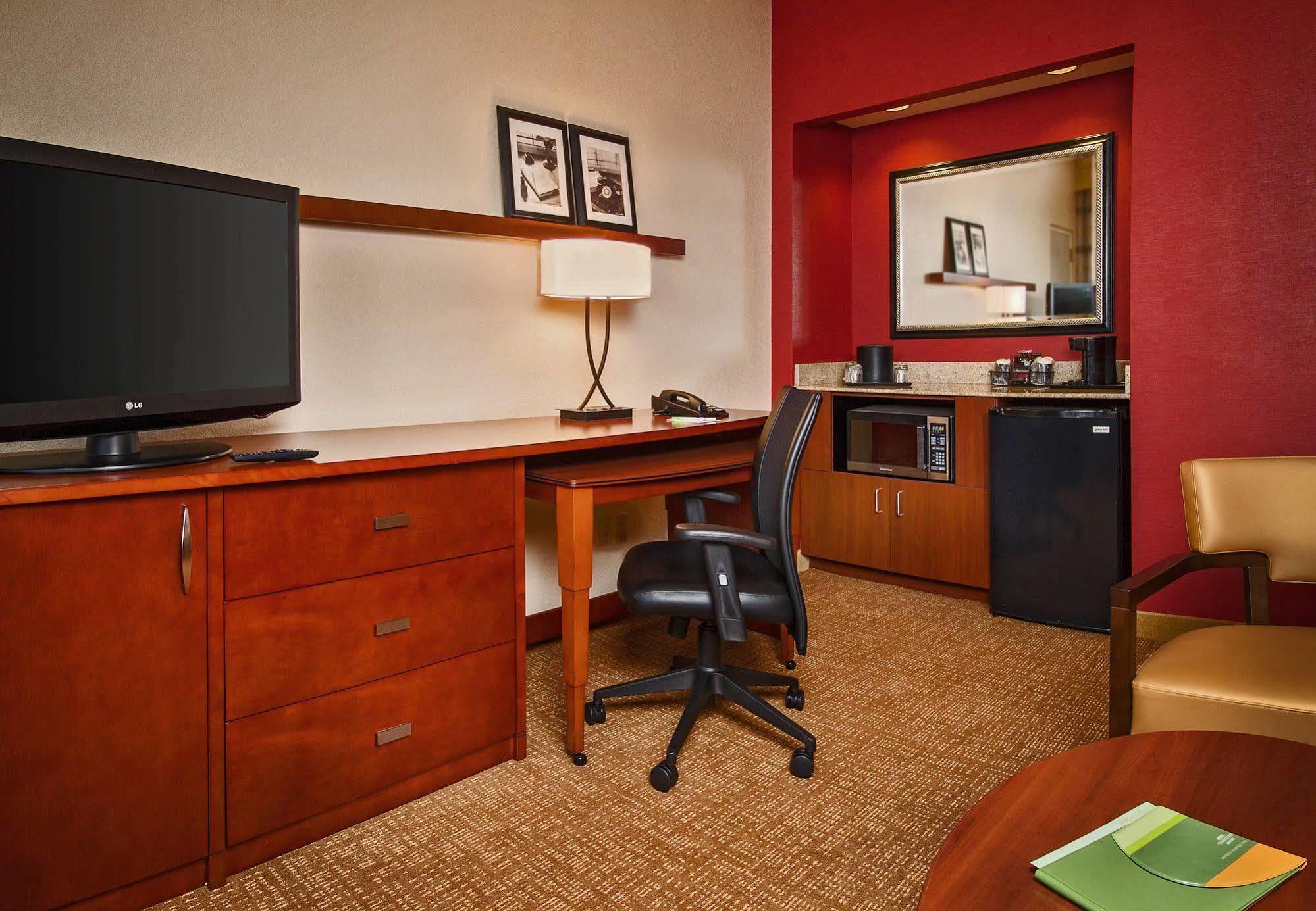 Courtyard By Marriott Silver Spring North/White Oak Exterior foto